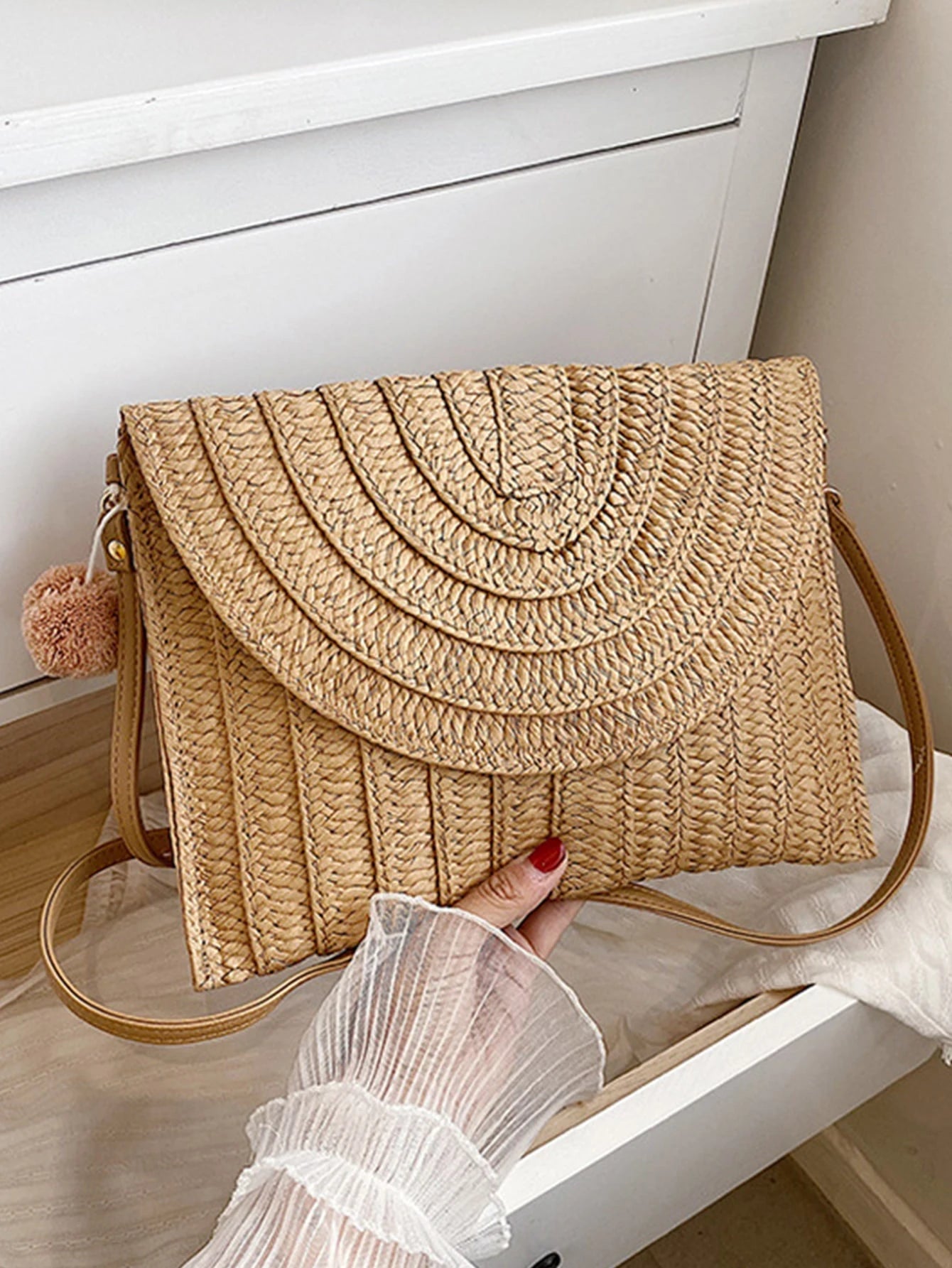 Handmade Straw Beach Shoulder Crossbody Bag Girls Envelope Woven Summer Small Hair Ball Cluth