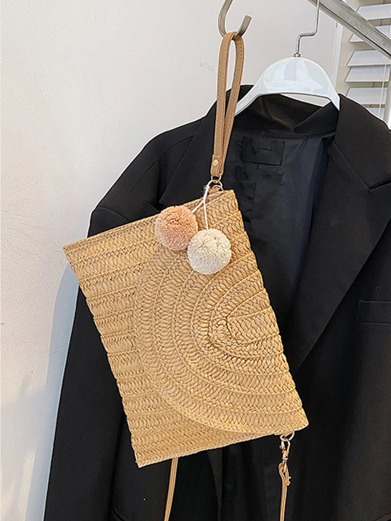 Handmade Straw Beach Shoulder Crossbody Bag Girls Envelope Woven Summer Small Hair Ball Cluth