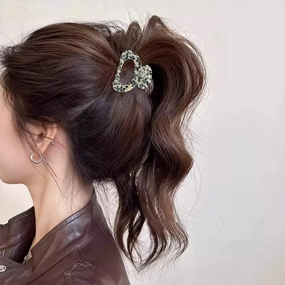 Elegant Sweet Small Oval Hair Claw Clip for Women Secure Grip Hair Accessories Ponytails Cute Hair Clips Sophisticated Style