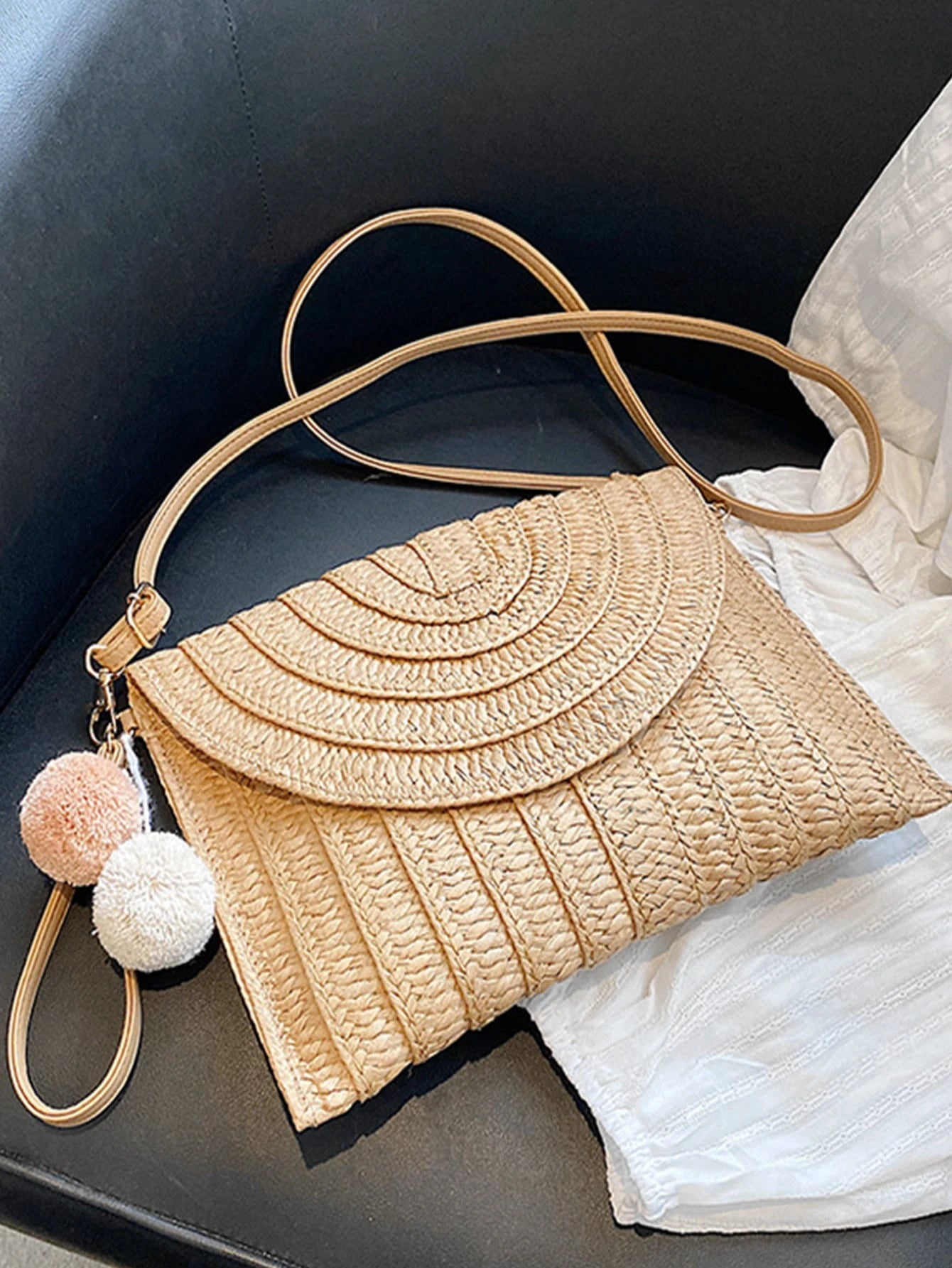 Handmade Straw Beach Shoulder Crossbody Bag Girls Envelope Woven Summer Small Hair Ball Cluth