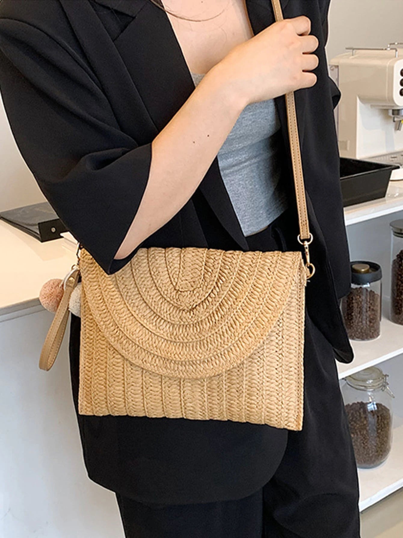 Handmade Straw Beach Shoulder Crossbody Bag Girls Envelope Woven Summer Small Hair Ball Cluth